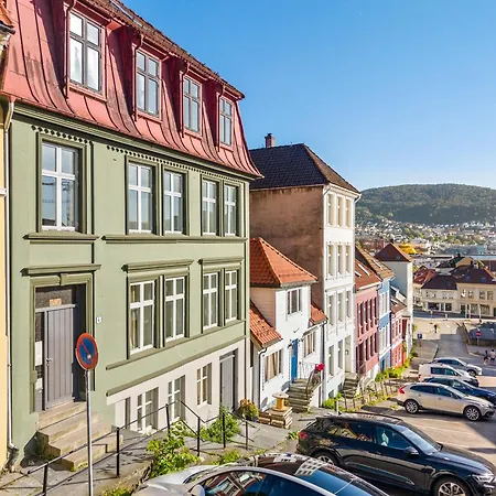 100 Sqm 5br - Newly Renovated - Center Apartment